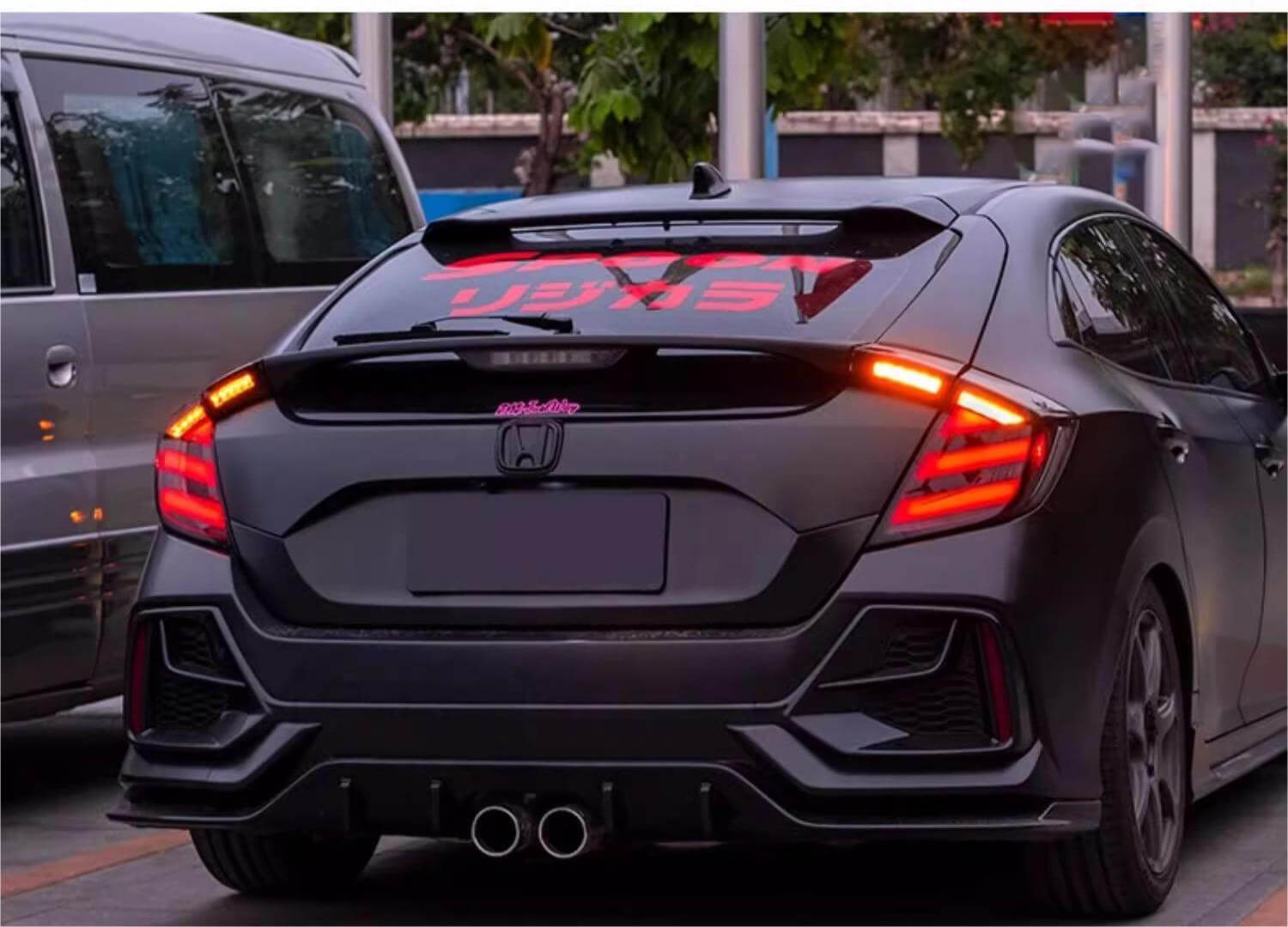 how Honda civic Tail lights looks like in a car